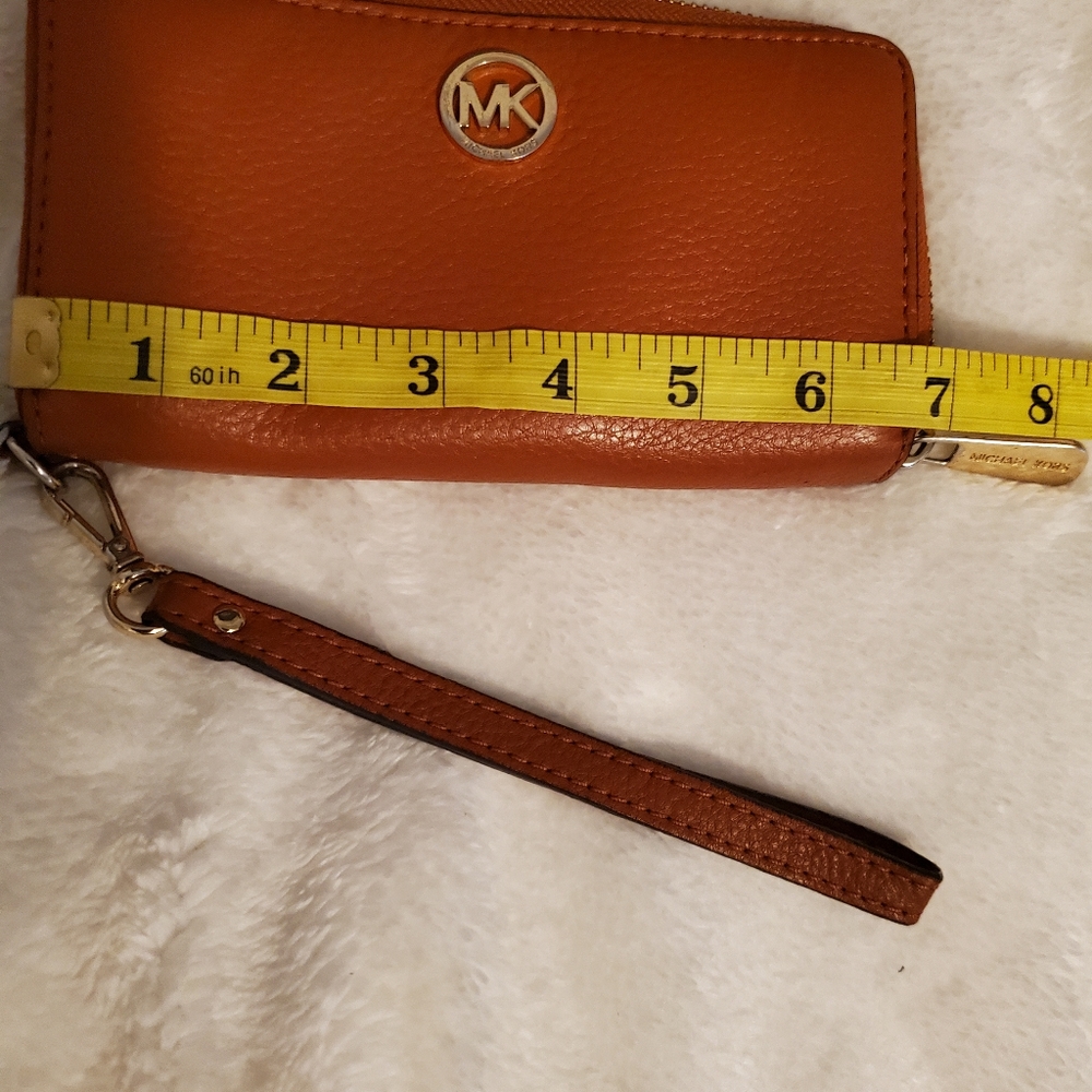 Michael Kors writlet orange wallet